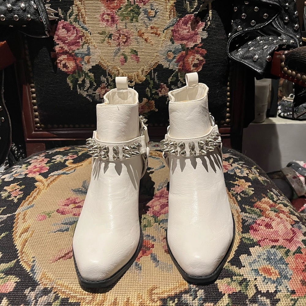Current mood spiked white boots